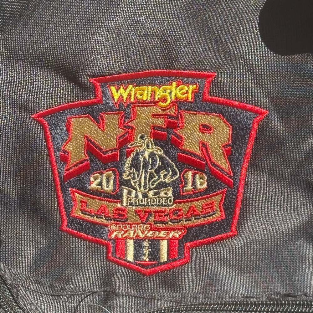 Wrangler NFR 2016 Las Vegas ProRodeo Justin Boots Red Black Duffel Travel Bag - Picture 3 of 9